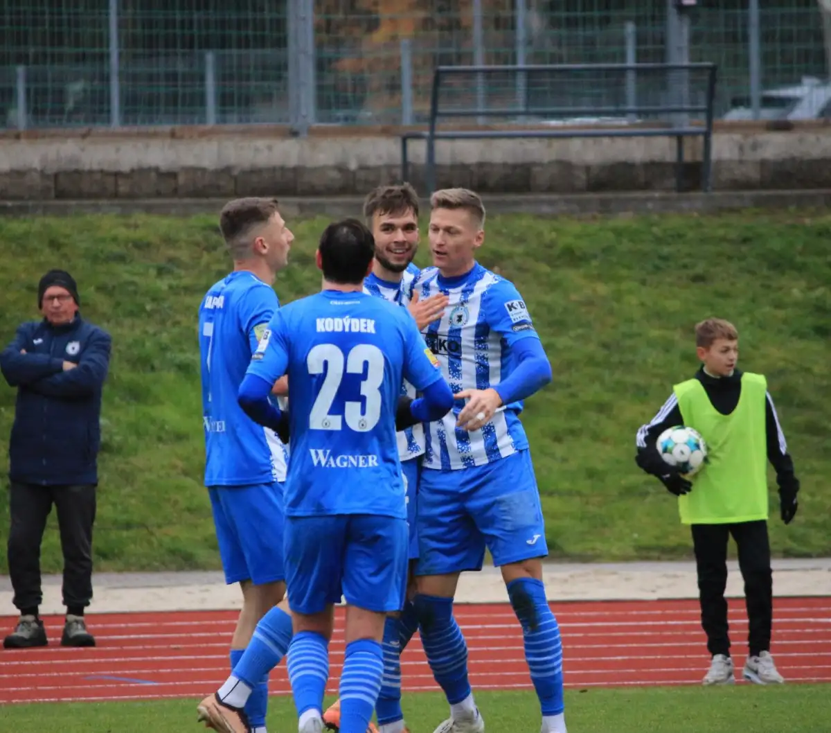 Jiskra nadělila pětku Královu Dvoru a Benfika zakončila podzim domácí porážkou