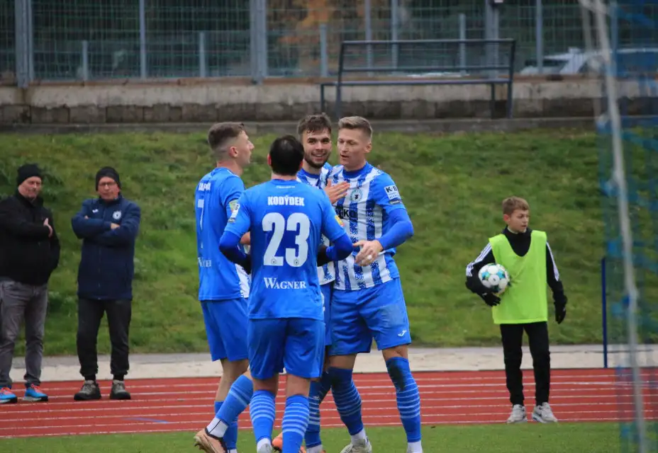 Jiskra nadělila pětku Královu Dvoru a Benfika zakončila podzim domácí porážkou