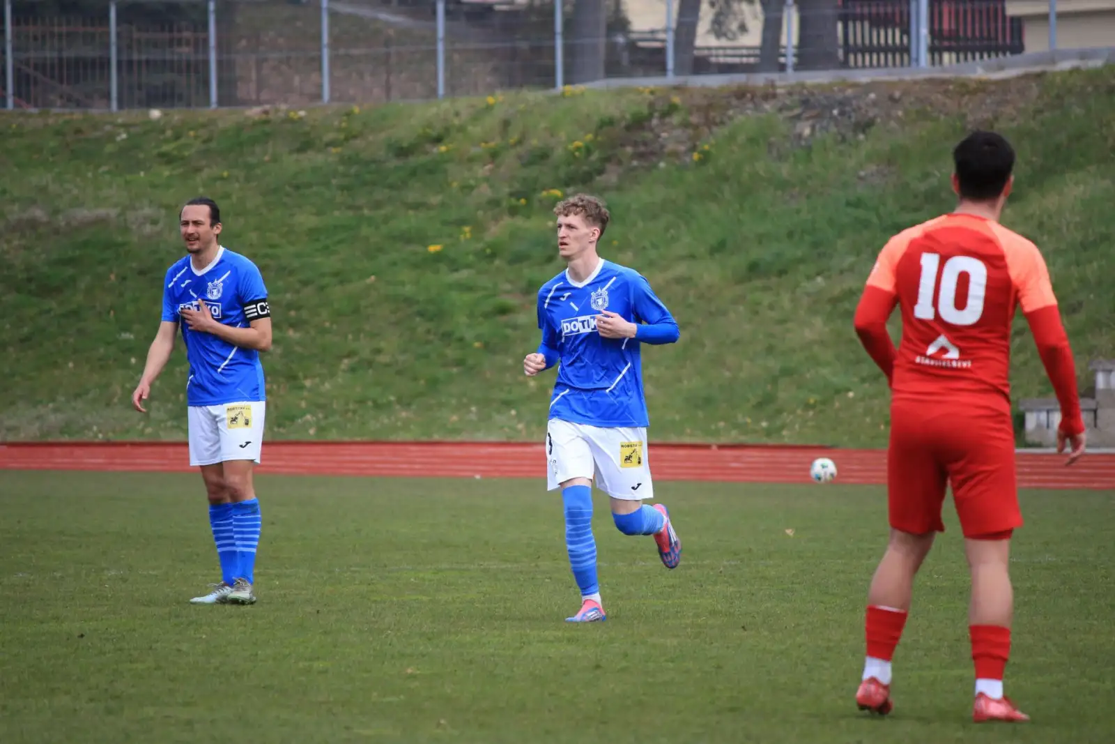 Víkendový souhrn: Mládežnická ofenziva, obrat devatenáctky a premiéry v U13